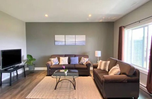 Black Mountain House | Hillside 2b2b suites w/Panoramic views, close to great golfing, biking, skiing!