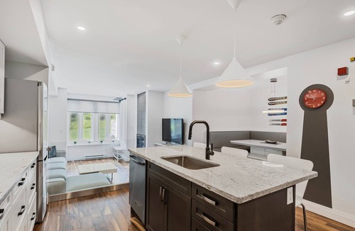 The Blue Mountains Condo | Hillside Hideaway | Patio Views + Walk to Village