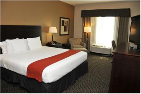 Clinton Hotel | Holiday Inn Express & Suites Clinton by IHG