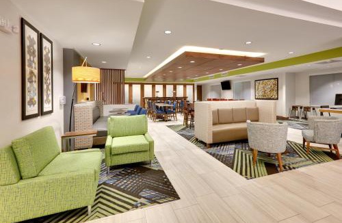 Mitchell Hotel | Holiday Inn Express & Suites Mitchell by IHG