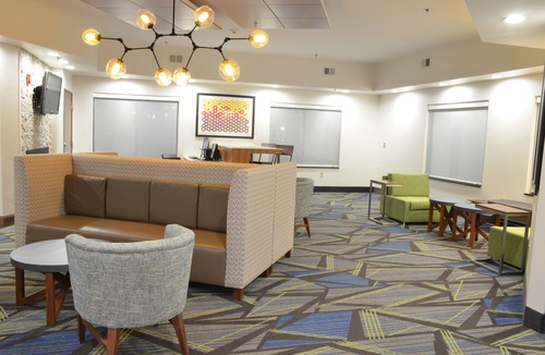 Waterloo Hotel | Holiday Inn Express Waterloo Cedar Falls by IHG
