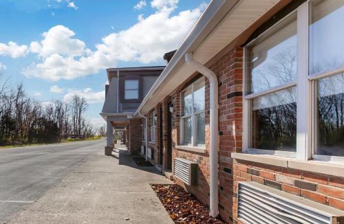 Georgetown Hotel | HomeTowne Studios by Red Roof Georgetown, KY