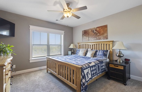 Landrum House | Huge Panoramic Mountain View, KING Bed, Office, Relaxing