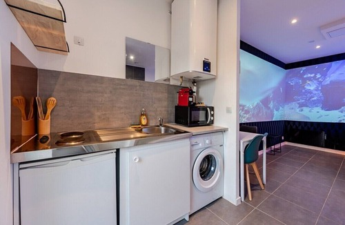 Messy Apartment | Immersive Studio Jacuzzi & Disney and Asterix Cine