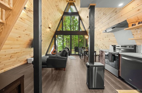 Town of Torrey House | Lakefront A-Frame | Hot Tub, Dock & Views | Seneca Lake