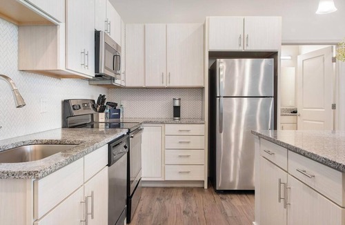 Tarpon Springs Apartment | Landing | Modern 2BD, Clubhouse