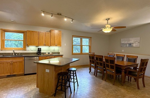 Spicer Cabin | Large Group Cabin w Game Room Prime Weeks Left!