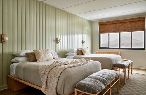 Lake Placid Hotel | Laurel | 2 Queen | Cocktail Lounge, Alpine Hall, Restaurant + Bar | 2 Units