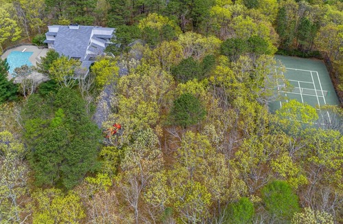 North Sea House | Luxurious 6bd/4.5ba on 4 acres with pool & tennis