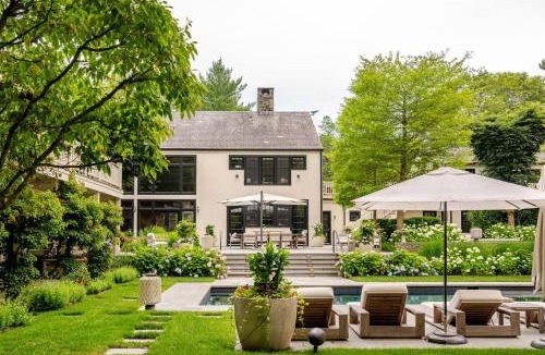 Northwest Harbor Villa | Luxurious 8 Bedroom Retreat with Pool East Hampton
