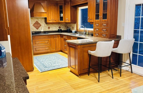 East Credit House | Luxury house 7 bdrms - near airport, sq 1, Private Backyard