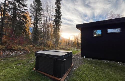 Golden House | Luxury Private Cabin In The Rockies