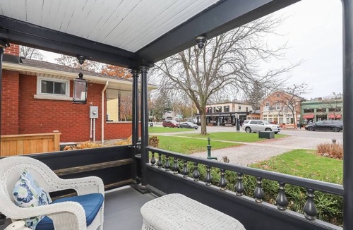 Old Town Historic District House | Meritage House - Excellent Location, King St. NOTL