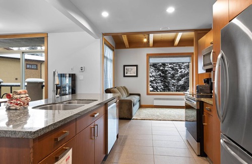 Sun Peaks Cabin | Modern 2 bedroom plus den apartment in village centre