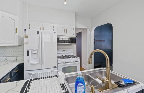 Rochester House | Modern 3br w/KING master. Mins to Strong, UR, RIT