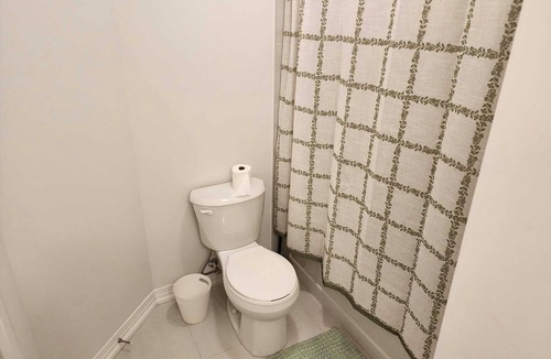 Cambridge House | Modern, bright and private 2 bedroom, 2 full bathroom