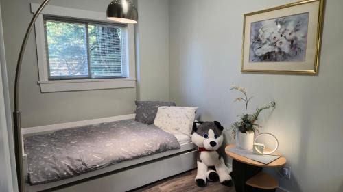 West Vancouver House | Modern Coastal 2BR Retreat with Hot Tub in Vancouver BC