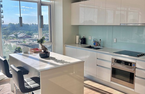 Victoria Park Apartment | MODERN DOWNTOWN APARTMENT - Only a 5 minute walk to the Stampede grounds.
