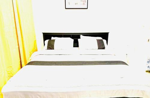 North Vancouver Apartment | Modern Ground Level 1BR Apartment - Prime Location