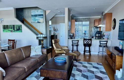 Regional District of Nanaimo House | Modern Luxury Harbourfront Townhome with Large Balcony & Rooftop Patio