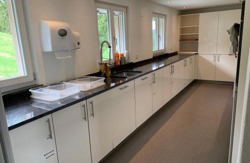 Oberurnen Apartment | Modernes Skihaus auf der Wolzenalp 33Betten