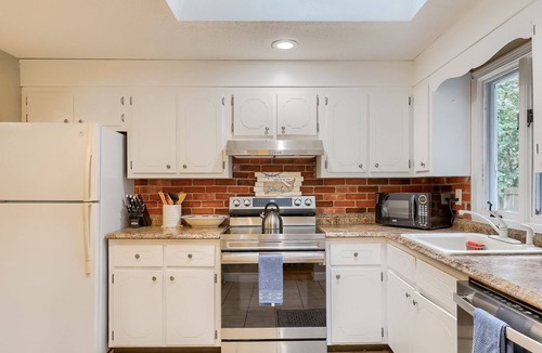 West Hyannisport House | Nice Three bedroom close to Craigville Beach