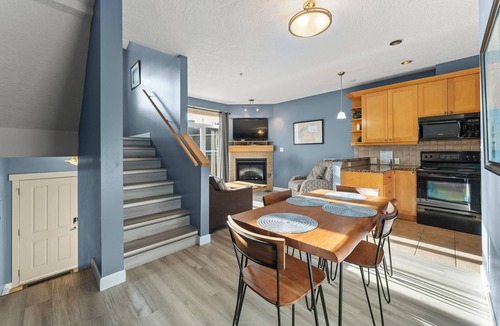 Sooke House | Ocean View 2 Bedroom Pet Friendly Townhome, Sooke, BC