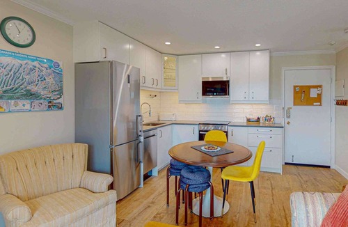 Big White Ski Resort Condo | Okanagan - Snow Ghost Inn 326