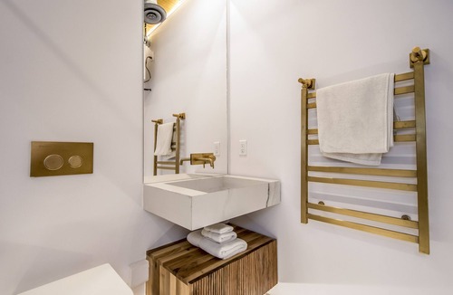 North End House | Penthouse | Spa-Inspired Guest Suite - Halifax Home