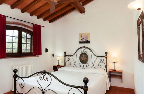 Rapale Other | Peter' flat with shared pool