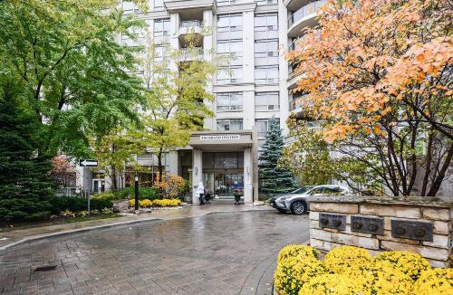 Downtown Mississauga Apartment | PlanURstay - 310 Burnhamthorpe Road West