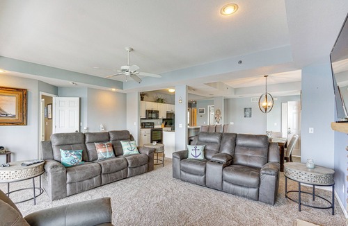 Lakeland Apartment | Pool Access at Waterfront Lake Ozarks Rental!