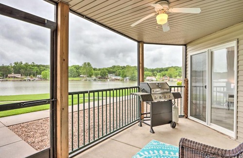 Camdenton House | Poolside Fun! Lake-View Camdenton Condo