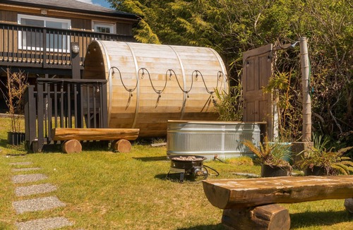 Ucluelet Cottage | Queen sleeper Studio suite in Ucluelet