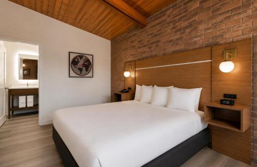 Gananoque Hotel | Ramada by Wyndham 1000 Islands Gananoque
