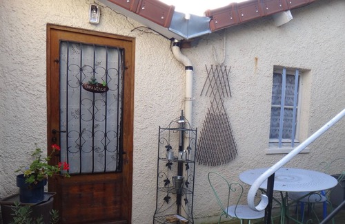 Saint-Germain-en-Laye Ski Chalet | Rental gite, prox Priory Museum and RER line A
