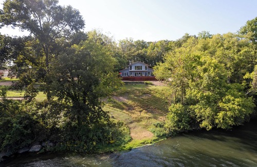 Norfork House | "River's Edge" - Gorgeous 4,600sqft Home with Walk-in River Access