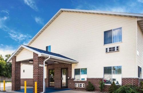 Cedar Rapids Hotel | Rodeway Inn Cedar Rapids Westdale