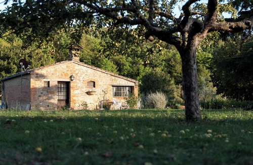 Montefollonico Cottage | Romantic Cottage furnished in country style in the hills of Tuscany.