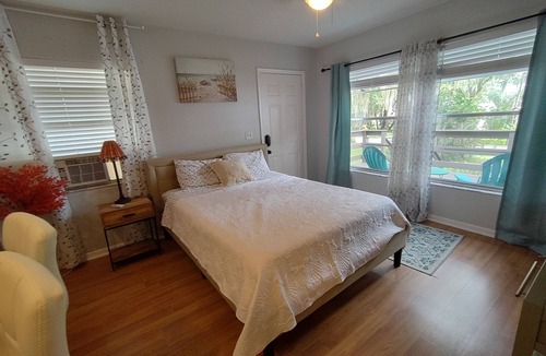 Clermont Apartment | Romantic getaway, lakeview 5 min from the Downtown!