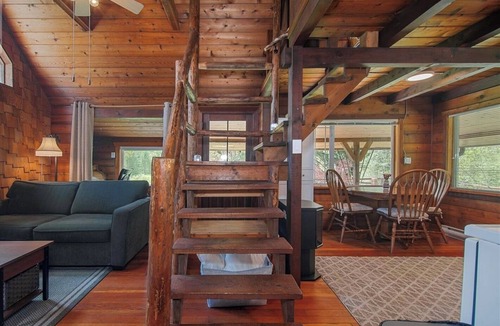 Courtenay Cabin | Rustic riverside cabin with easy access to town, trails and Mt Washington