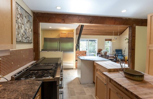 Juan de Fuca Electoral Area House | Rustic & Serene Forest 4 Bedroom Home - West Coast Retreat