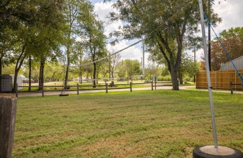 Burnet RV Rental | RV Site - Pull Through 32