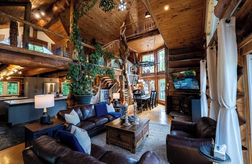 Catchacoma House | Secluded 6-Level Treehouse Retreat w/Hot Tub