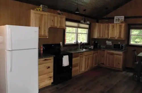 Peebles Cabin | Secluded in Amish Country and peaceful