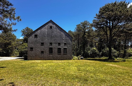 West Tisbury House | Serene Post & Beam Construction/Pet Friendly/Near Bike Path & Sherriff's Meadow