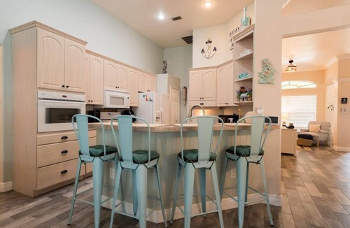 Spring Hill House | "Shore Fun, Bare Feet Retreat"