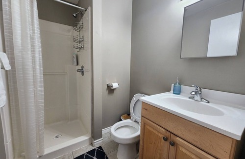 Saanich East House | Six bedroom house near UVic.