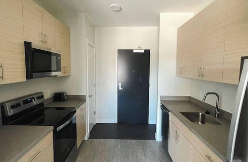 Des Moines Apartment | Sleepover | Attractive Studio and Gym - Des Moines