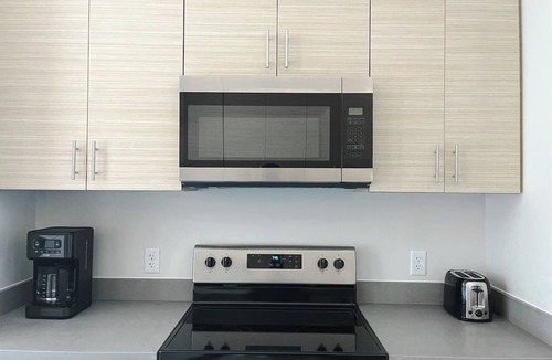 Des Moines Apartment | Sleepover | Attractive Studio and Gym - Des Moines